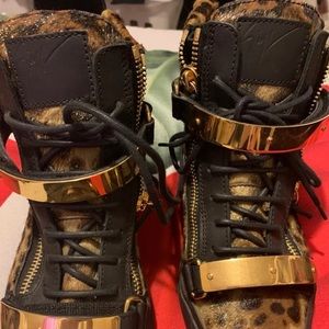 Almost brant new shoes